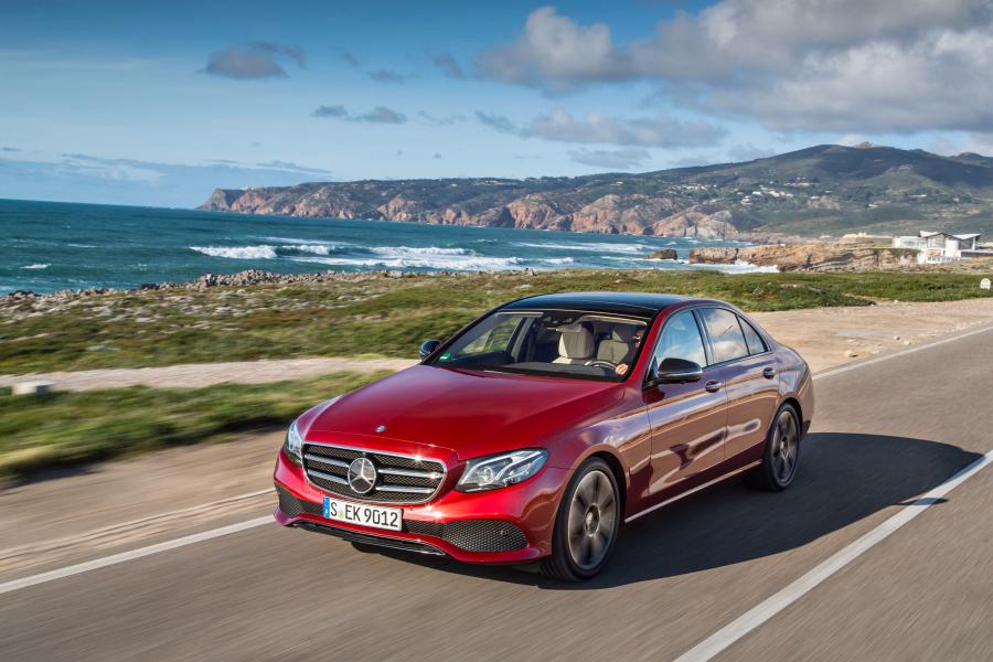  Mercedes-Benz E300 Avantgarde Line 2016 года  (фото 11 из 26)